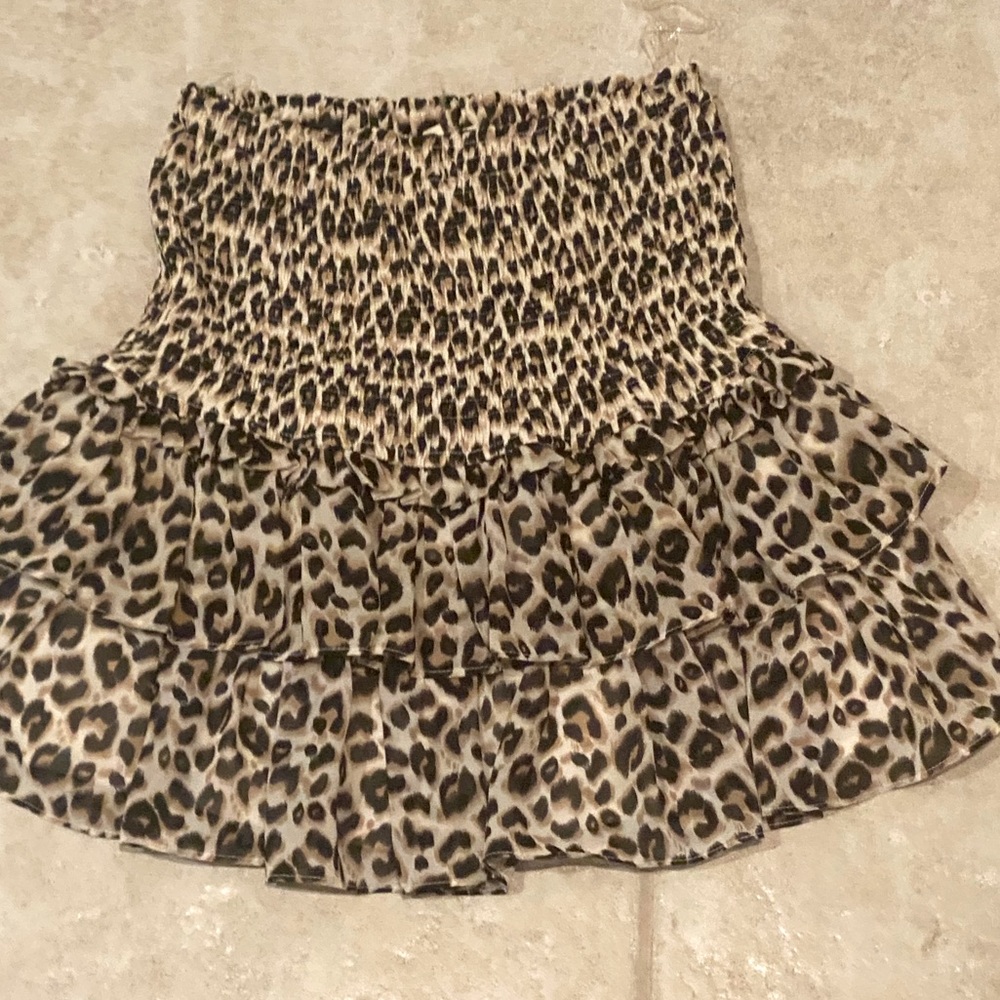 Junior 2 tier like new  skirt size small leopard print lined